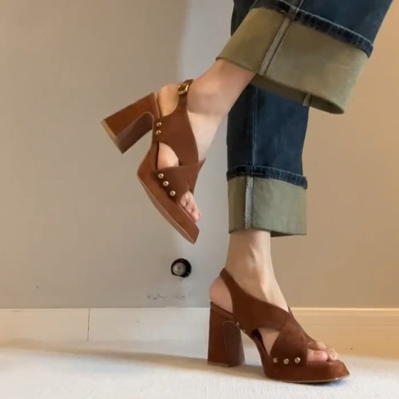 Chunky Sneaker Platform - Sandały na platformie z odkrytymi palcami,