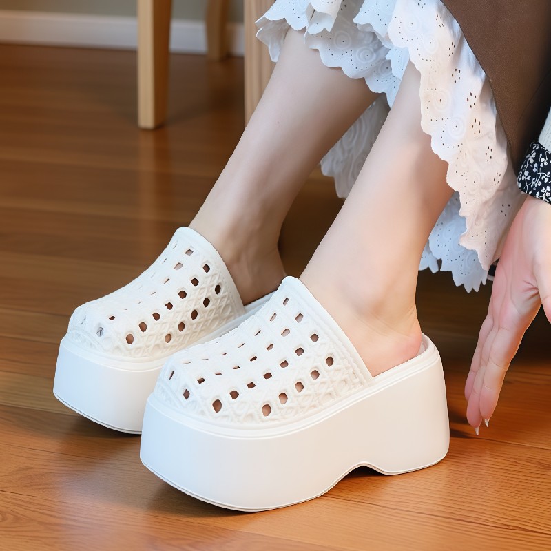 Chunky Sneaker Platform - Grube, masywne klapki na platformie 7