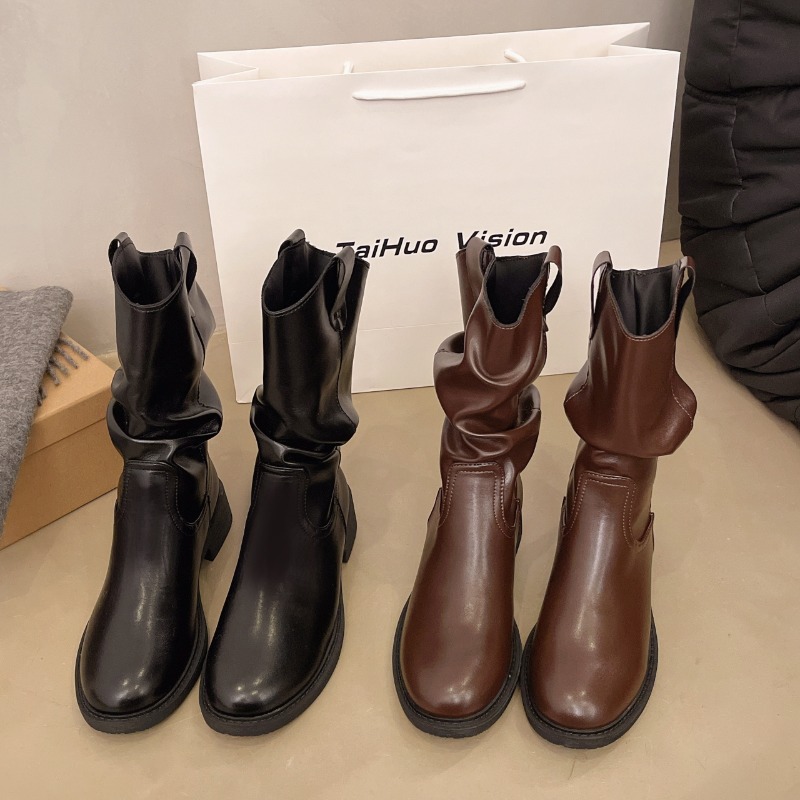 Zimowe, luźne botki na szeroki – Street Fashion Winter 2025 recenzja i cena