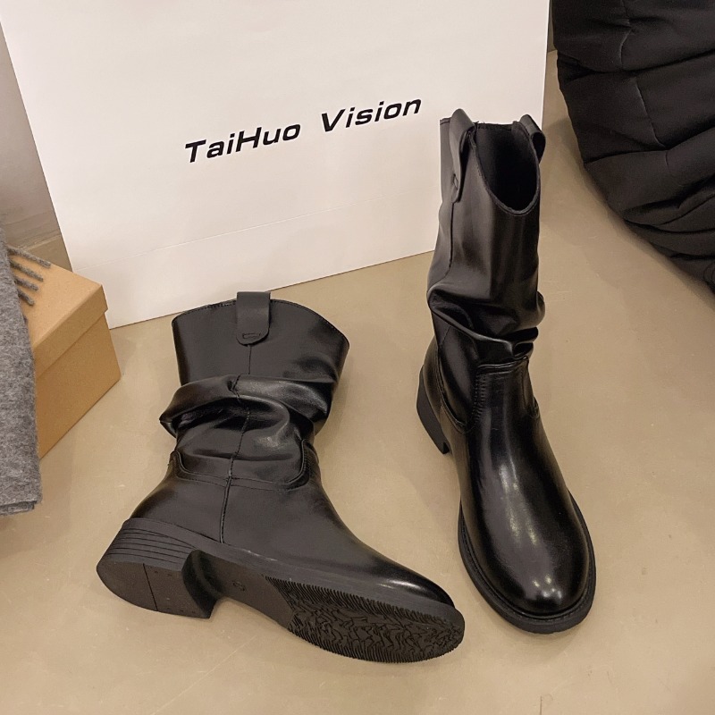 Zimowe, luźne botki na szeroki – Street Fashion Winter 2025 recenzja i cena
