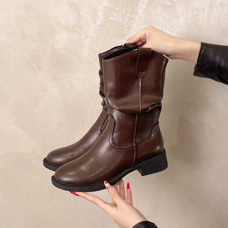 Zimowe, luźne botki na szeroki – Street Fashion Winter 2025 recenzja i cena