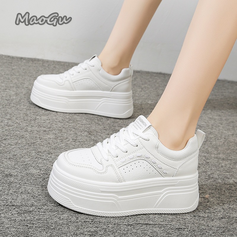 Białe sneakersy na platformie  – Chunky Sneaker Platform recenzja i cena