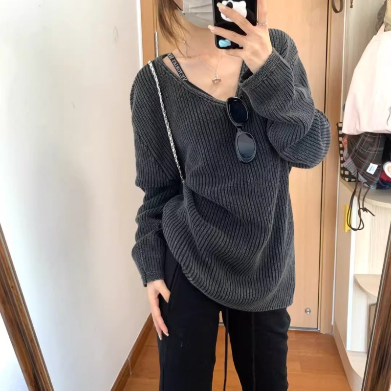 Damski sweter z dekoltem w ser – Street Fashion Winter 2025 recenzja i cena