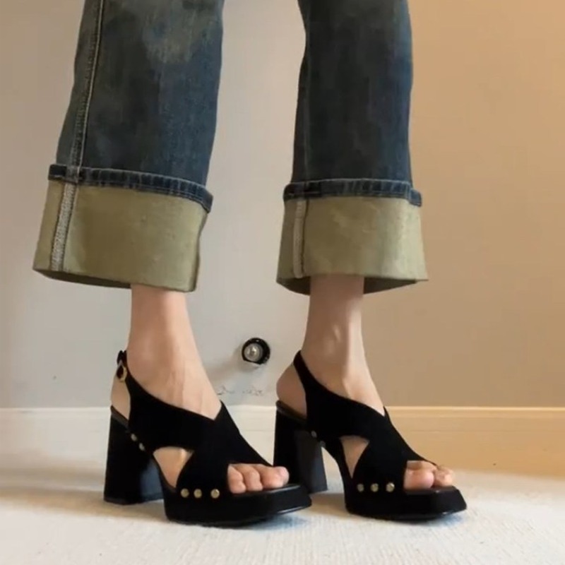 Sandały na platformie z odkryt – Chunky Sneaker Platform recenzja i cena