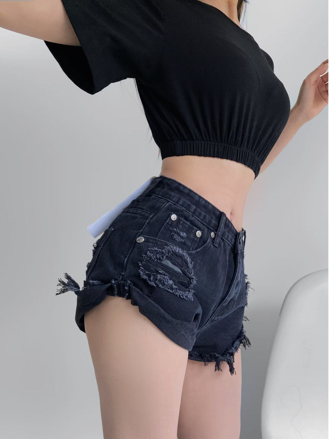 Damskie szorty jeansowe z nisk – Distressed Jean Rip recenzja i cena