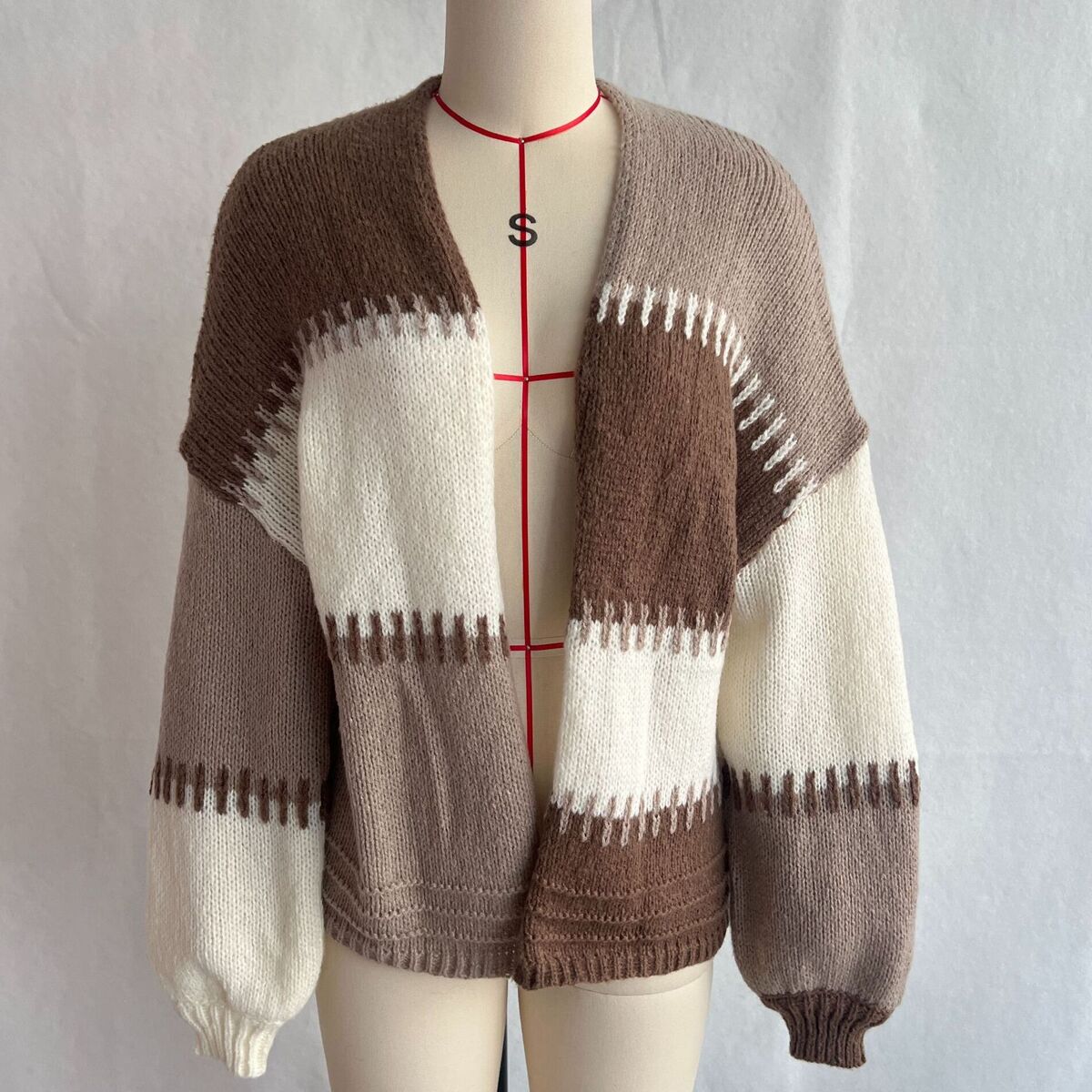 Kardigan damski w stylu patchw – Street Fashion Winter 2025 recenzja i cena